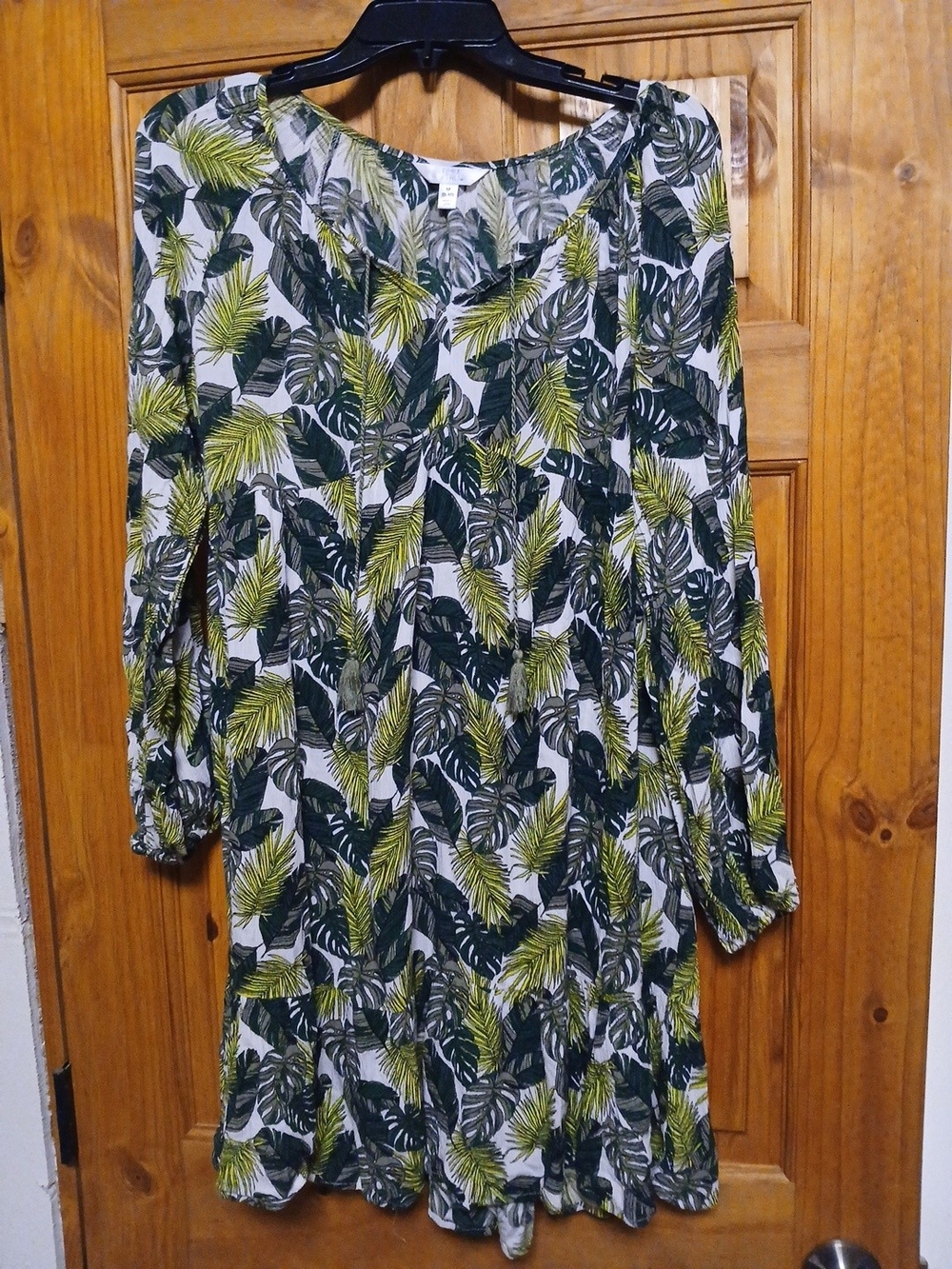 Time and Tru Green and White Leaf Print Long Sleeve Dress